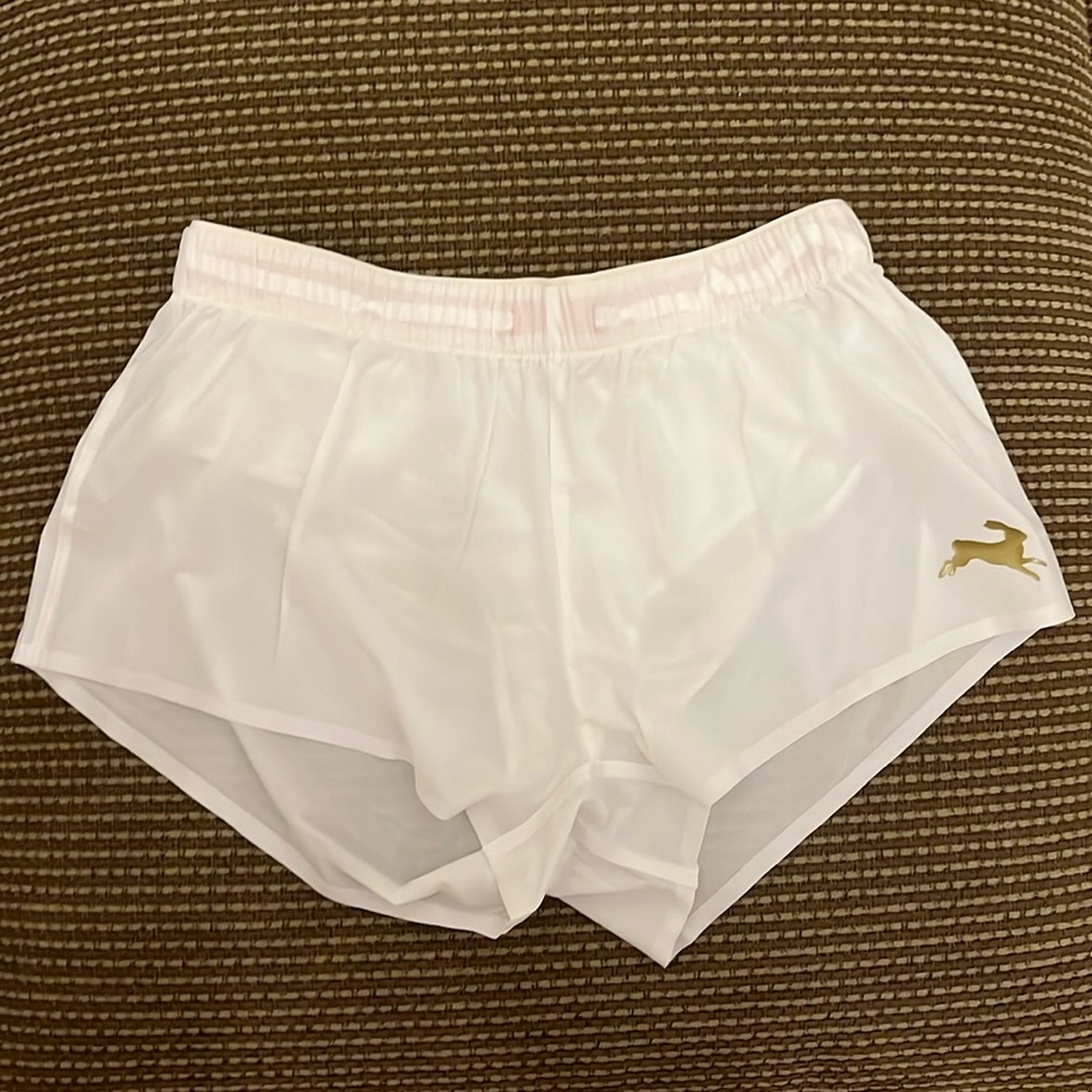 NWOT Tracksmith strata shorts size small white